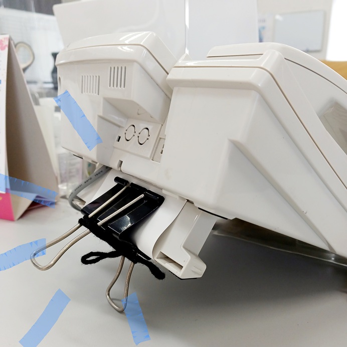 クリップで解決！事務所の電話機調整